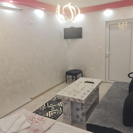 Day And Night Apartment Veliko Tarnovo Exterior photo