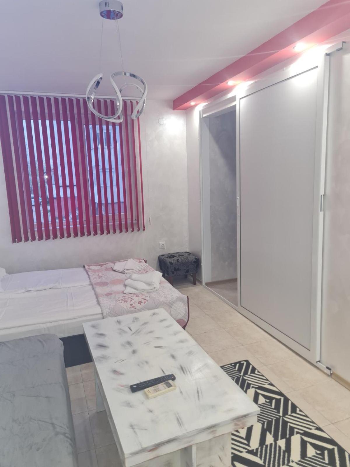 Day And Night Apartment Veliko Tarnovo Exterior photo